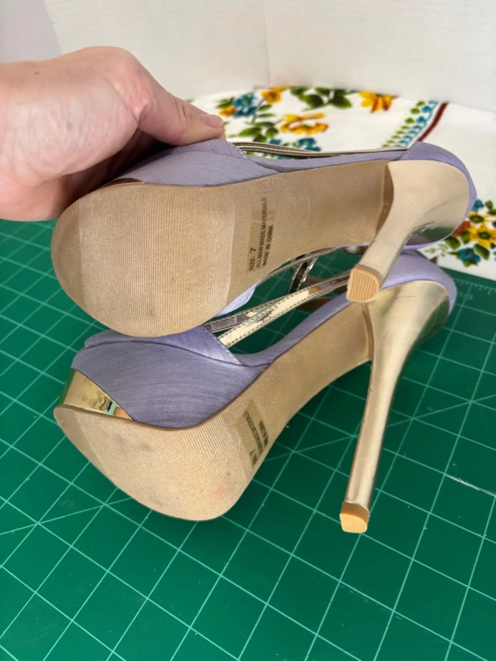 Qupid sz 7 Lavender Platform Heels Gold Accent Stilettos Peep Toe Back Zipper - Picture 8 of 9